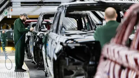 Jaguar Land Rover Supply Chain Workers Reportedly Instructed to Apply for Government Benefits, Union Claims